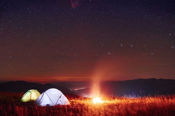 Comment organiser un camping pour observer les étoiles filantes en plein désert ?