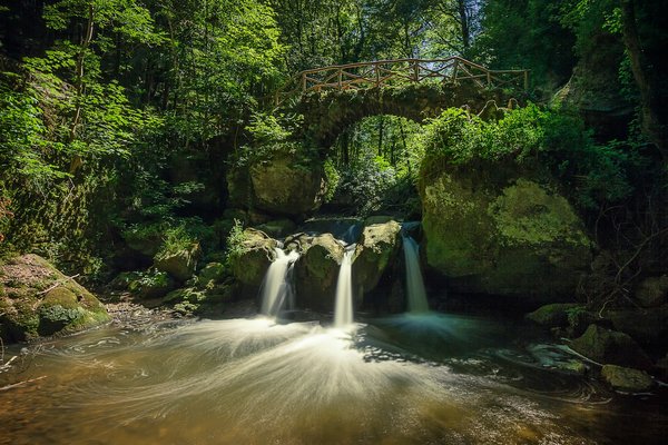 Quels sont les conseils pour une randonnée dans les montagnes de la Chaîne des Cascades, USA : équipements et itinéraires ?